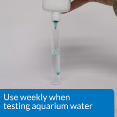 API tube utilisé avec réactif pour tests rapides et comparaisons colorimétriques