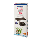 Aqueon capot avant noir mettant en valeur l'apparence nette et protection