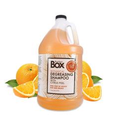 BatherBox bidon 1 gallon en gros plan montrant l'étiquette et bénéfice nettoyage puissant