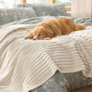 Bedsure couverture recto corduroy crème montrant protection et style