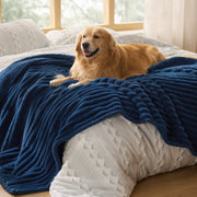 Bedsure plaid face avant bleu marine montrant design et protection