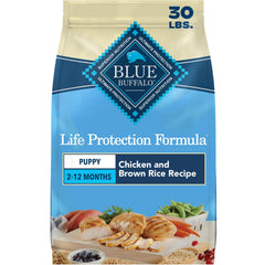 Blue Buffalo emballage avant 30 lb montrant poulet et bénéfices nutritionnels