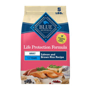 Blue Buffalo paquet avant saumon 5 lb montrant l'étiquette et bénéfice nutritionnel