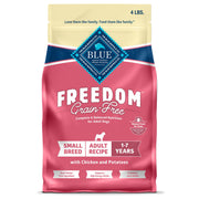 Blue Buffalo emballage face 4 lb montrant recette poulet et avantages