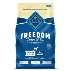 Blue Buffalo paquet face avant montrant la recette pour chiens seniors et bénéfices