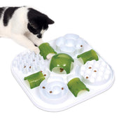 Catit Play montrant la face avant du puzzle et ses ouvertures ludiques bénéfique pour l'engagement