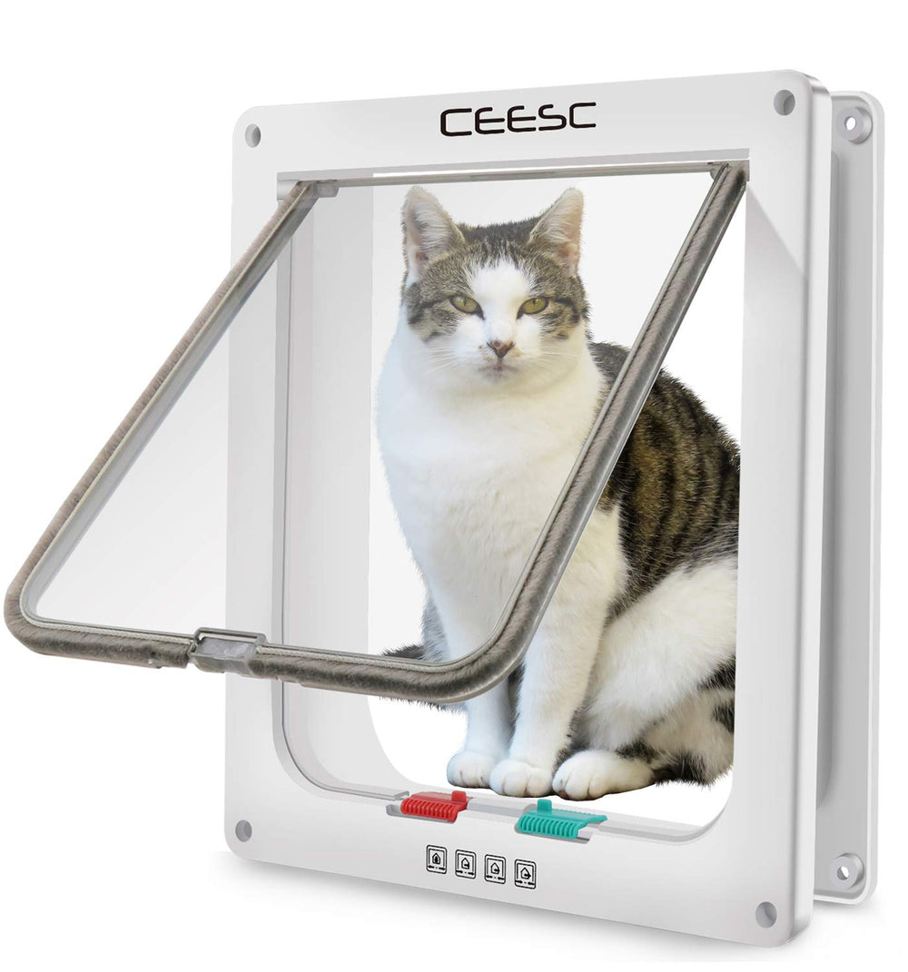 CEESC chatière face avant sur porte blanche, accès pratique pour animaux