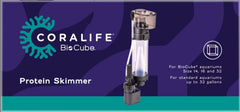 Coralife installé sur un BioCube démontrant un positionnement suspendu réglable