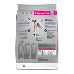 Eukanuba zoom sur croquette S-shaped favorisant mastication et propreté dentaire