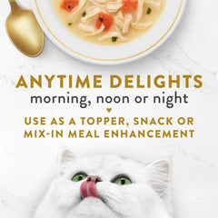 Fancy Feast Purina sachet ouvert versé sur croquettes pour plus d'humidité