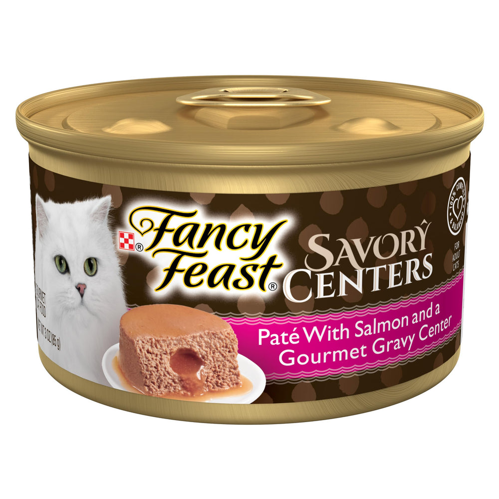 Fancy Feast boîte face montrant l'étiquette au saumon et l'attrait gourmet