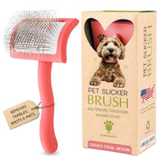 Flying Pawfect vue avant de la brosse slicker corail montre forme courbée et tête large bénéfice confort
