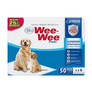 Four Paws — face de l'emballage montrant 50 tapis et informations produit