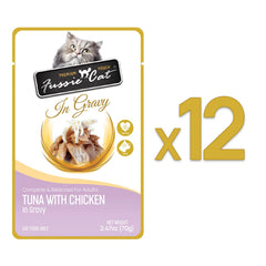 Fussie Cat gros plan sur texture signalant morceaux de thon et poulet appétissants