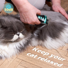 FuzzyFix tondeuse en usage sur pattes de chat calme