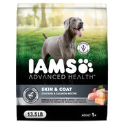 IAMS paquet avant poulet et saumon montrant bénéfice pelage brillant