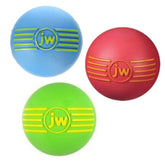 JW iSqueak Ball face emballage montrant les trois couleurs et l'intérêt ludique