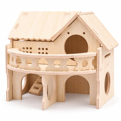 kcrygogo vue de face de la maison en bois montrant l'entrée et l'aspect compact