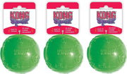 KONG Squeezz Ball face avant montrant couleurs variées et facilité d'attraper