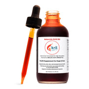 kril bouteille en verre devant fond neutre présente fraîcheur et pureté