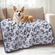 Luciphia couverture face avant avec motif pattes, douceur visible et décor