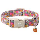 MR.CHUBBYFACE collier devant motif citrouille et fleurs, look festif visible