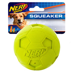 Nerf Dog balle devant emballage montrant la couleur et robustesse