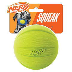 Nerf Dog vue face de la balle montrant couleur verte et forme robuste pour lancer