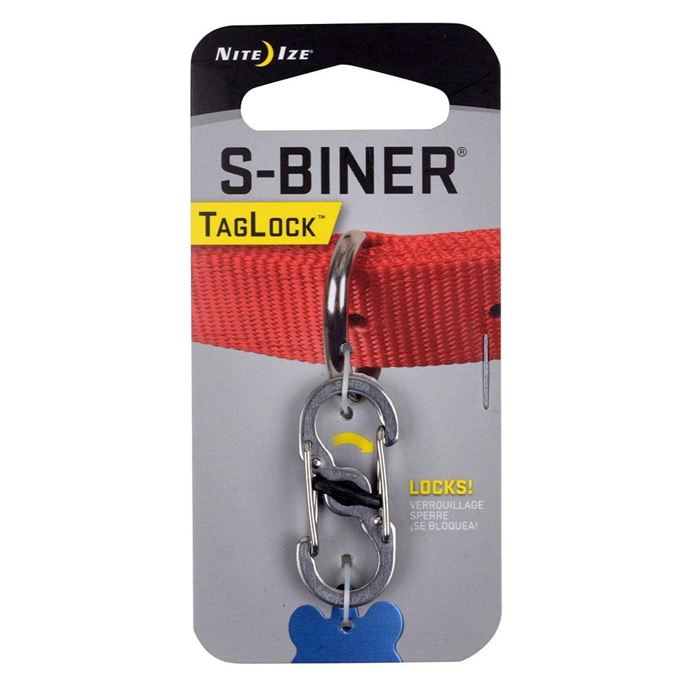 Nite Ize S-Biner vue avant sur collier, maintien sécurisé des plaques