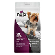 Nulo emballage 14 lb visible sur fond neutre montrant praticité et grande quantité