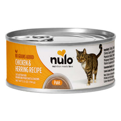 nulo gros plan sur texture pâté onctueuse, appétence visible pour chat exigeant