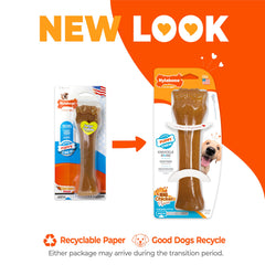 Nylabone chiot mâchant le knuckle bone pour distraction saine