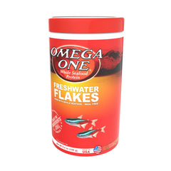 Omega One portion de flocons en main pour dosage précis et pratique