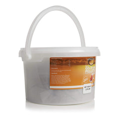 Omega One nourrissage en aquarium montrant pellets coulants et eau claire
