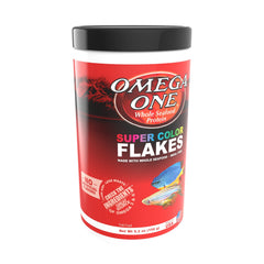 Omega One Super Color Flakes paquet avant montrant l'étiquette et bénéfice intensification des couleurs