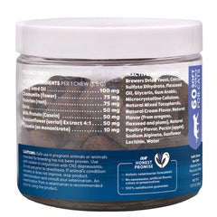 Only Natural Pet friandises dans la main pour démontrer la taille pratique