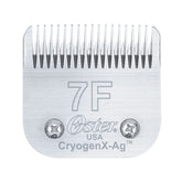 Oster lame CryogenX face avant montrant le boîtier et l'ajustement compatible, coupe précise