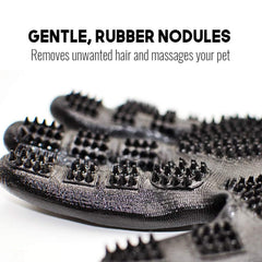 Otis and Claude gros plan picots silicone pour ramasser poils
