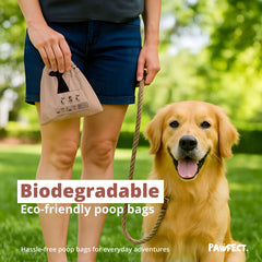 Pawfect sac tenu à la main lors du ramassage, pratique et hygiénique