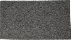 PENN-PLAX coussin 10x18 posé à côté d'une règle pour rapport dimensionnel