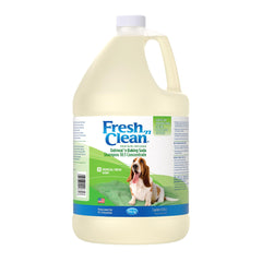 PetAg shampooing gallon en gros plan montrant l'étiquette et l'avantage économique