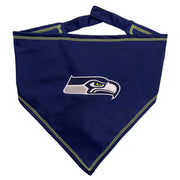 Pets First bandana Seattle Seahawks montré de face, logo brodé visible et tenue fan