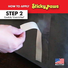 Pioneer Pet Sticky Paws posé sur accoudoir de canapé protège le tissu des griffes