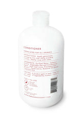 Pure + Good gros plan mousse et texture montrant douceur et rinçage facile