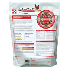 Purina Layena+ aliment servi à des poules montrant appétence