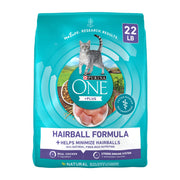 Purina ONE emballage avant montrant le format 22 lb et l'avantage contre boules de poils