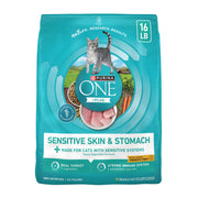 Purina ONE sachet avant montrant la formule pour peau et estomac sensibles, tranquillité d'esprit