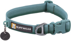 Ruffwear collier face avant River Rock Green montrant l’ajustement sécurisé