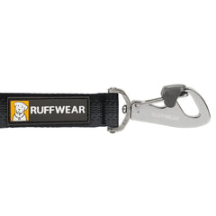 Ruffwear zoom sur la glissière en V montrant l'ajustement précis