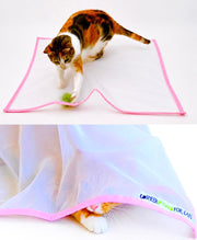 Sheer Fun For Cats tapis rose face avant montrant la taille et l’effet translucide
